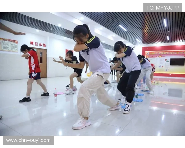 排球器材与训练方法革新,小排球推广适应青少年生长发育需求 排球器材与训练方法革新,小排球推广适应青少年生长发育需求